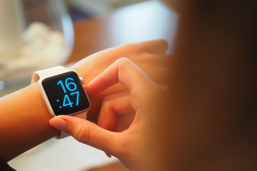 Why 24-Hour Watch Faces Are Still Useful